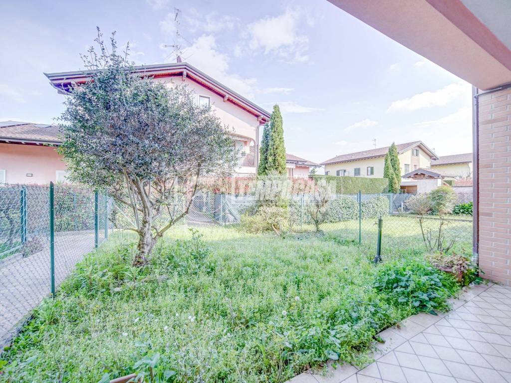 Appartamento a Albizzate in Via Francesco Petrarca - Foto 2