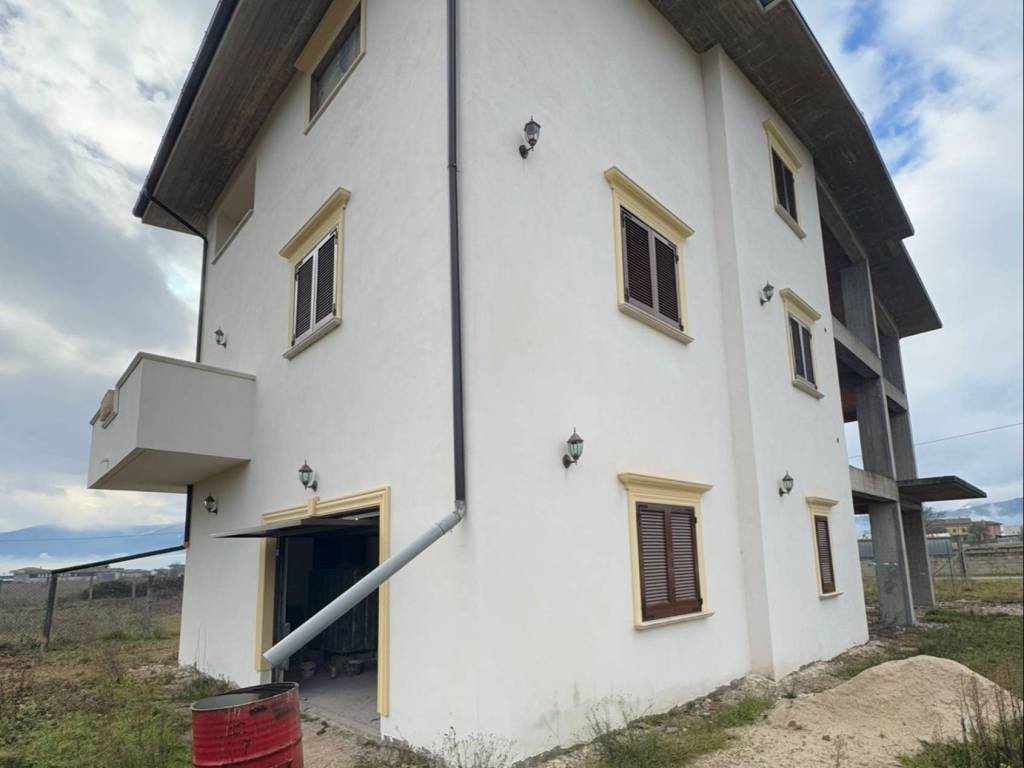 Villa a Avezzano in Via Elia Micangeli - Foto 4