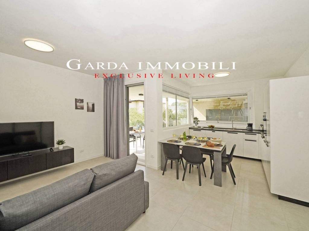 Appartamento a Desenzano del garda in Via Francesco Agello - Foto 4