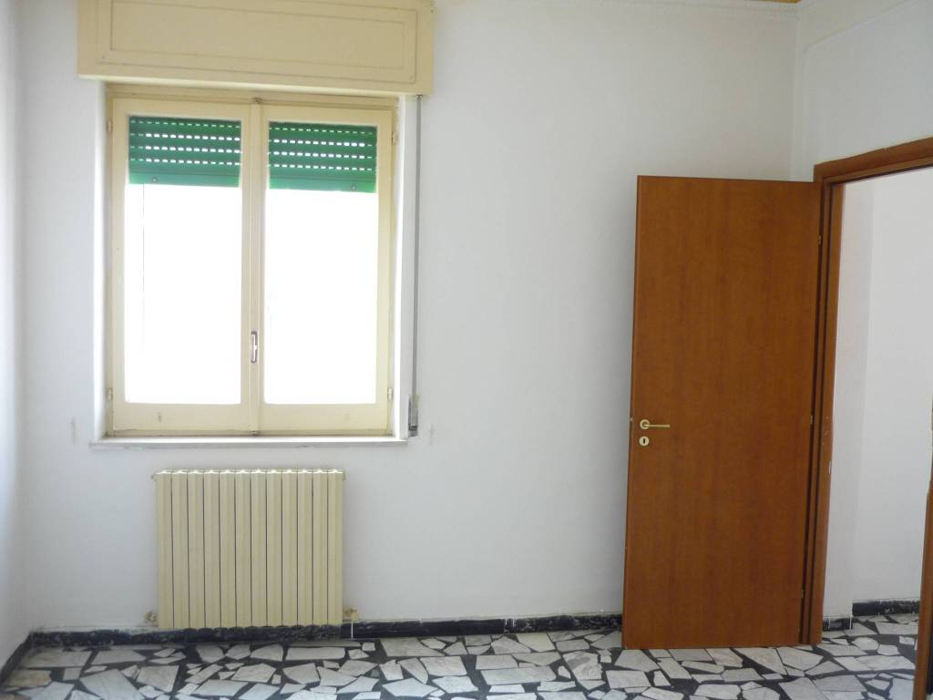 Appartamento a Crotone in Via Vittorio Veneto - Foto 4