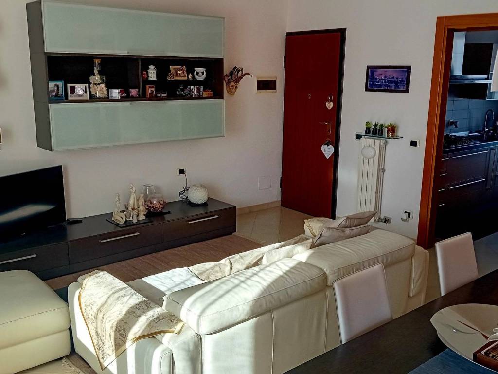 Appartamento a Cantù in Via Guido Brighi - Foto 4