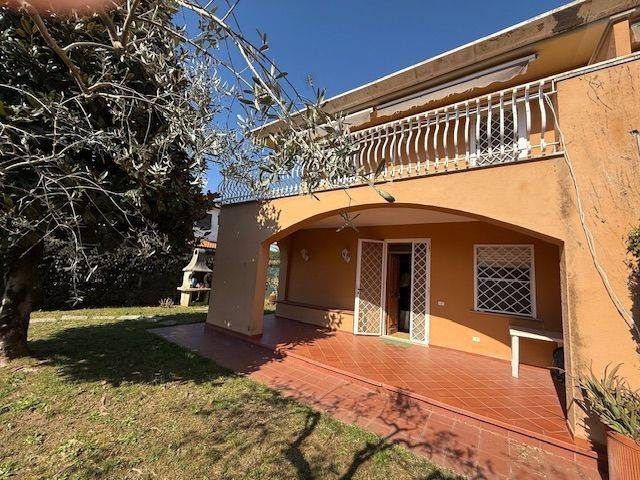 Villa a Sabaudia in Viale delle Peonie - Foto 2