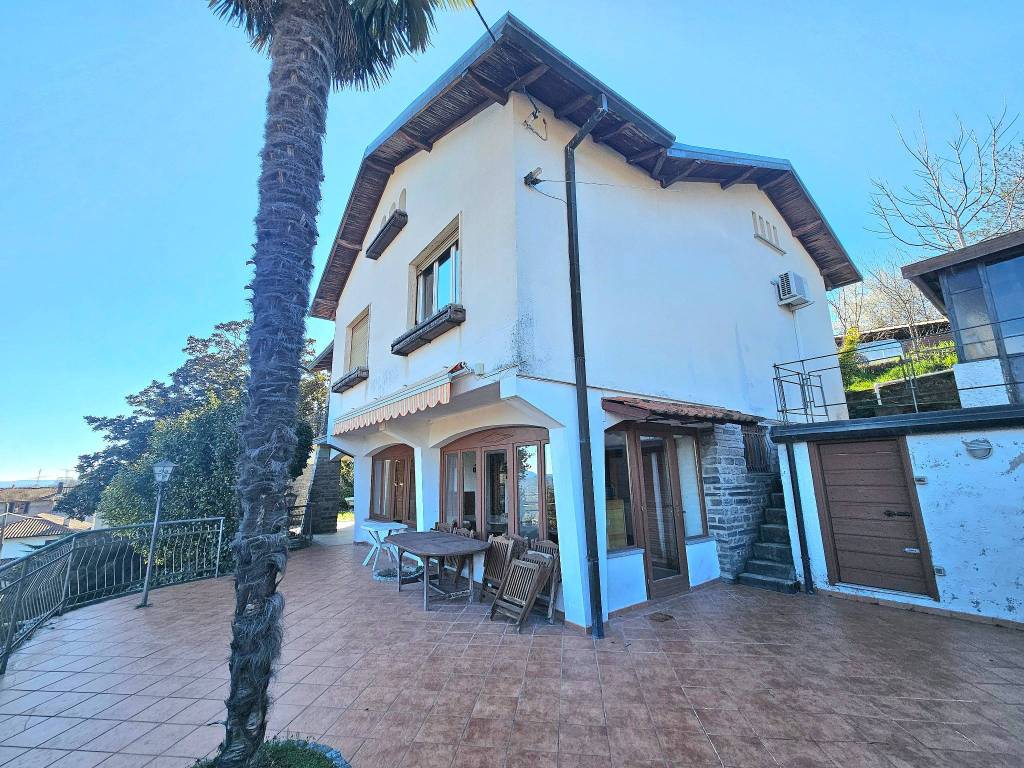 Villa a Laveno-mombello in Via Ronchetto, 10 - Foto 2