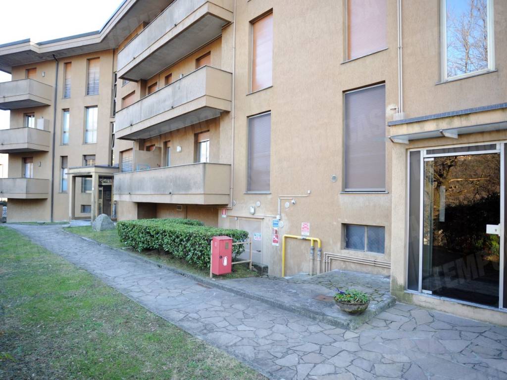 Appartamento a Lipomo in Via Camponuovo 106//7 - Foto 2
