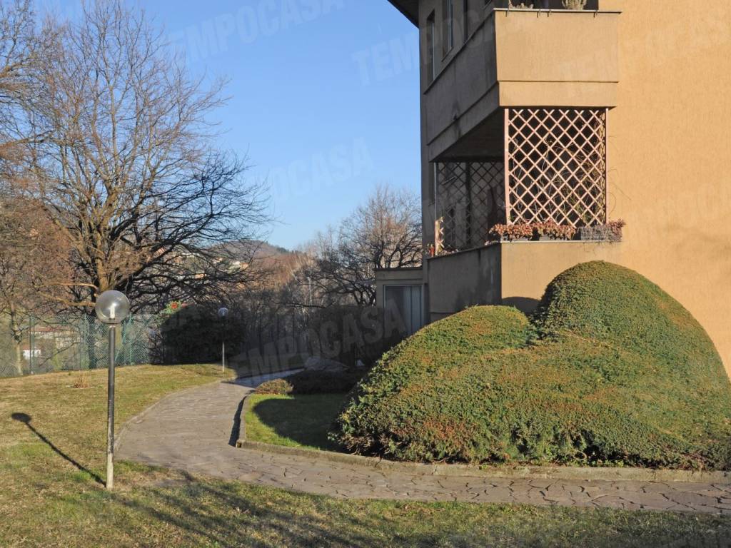 Appartamento a Lipomo in Via Camponuovo 106//7 - Foto 3