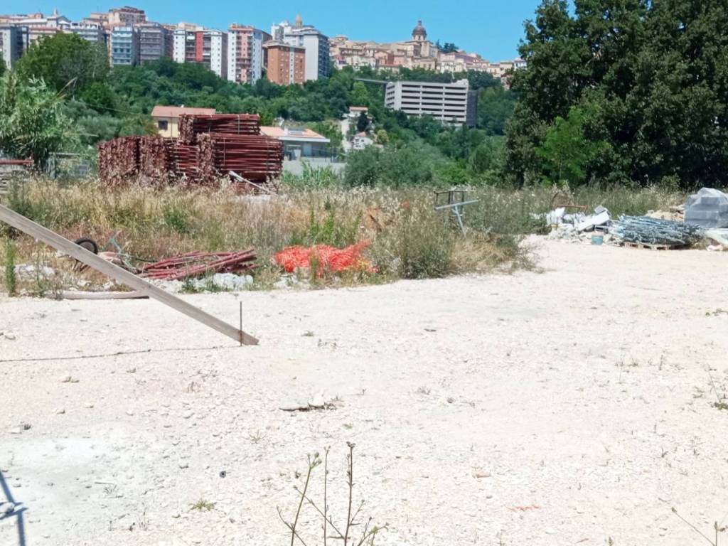 Terreno a Chieti in Via Santa Barbara - Foto 2