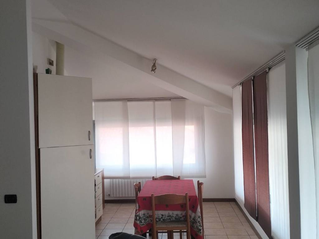 Appartamento a Erba in Via Luigi Majnoni - Foto 2