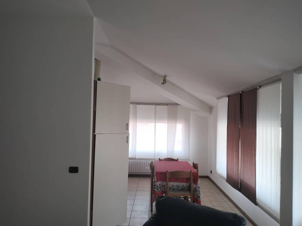Appartamento a Erba in Via Luigi Majnoni - Foto 3