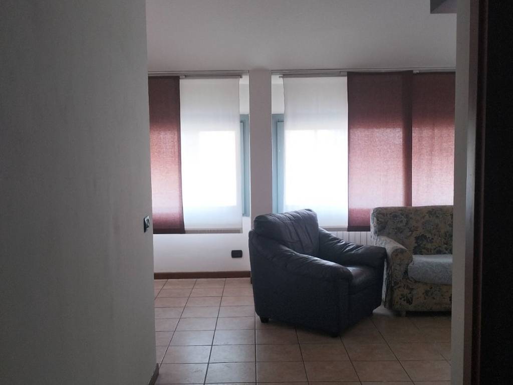Appartamento a Erba in Via Luigi Majnoni - Foto 4