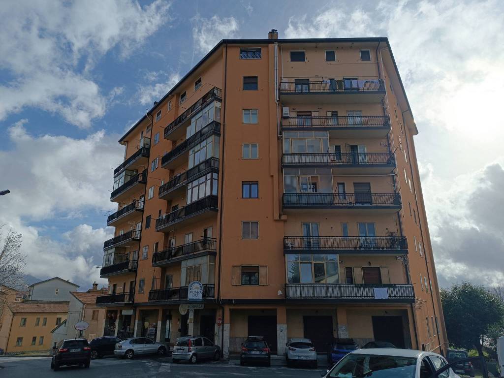 Appartamento a Lagonegro in Via Cristoforo Colombo - Foto 2
