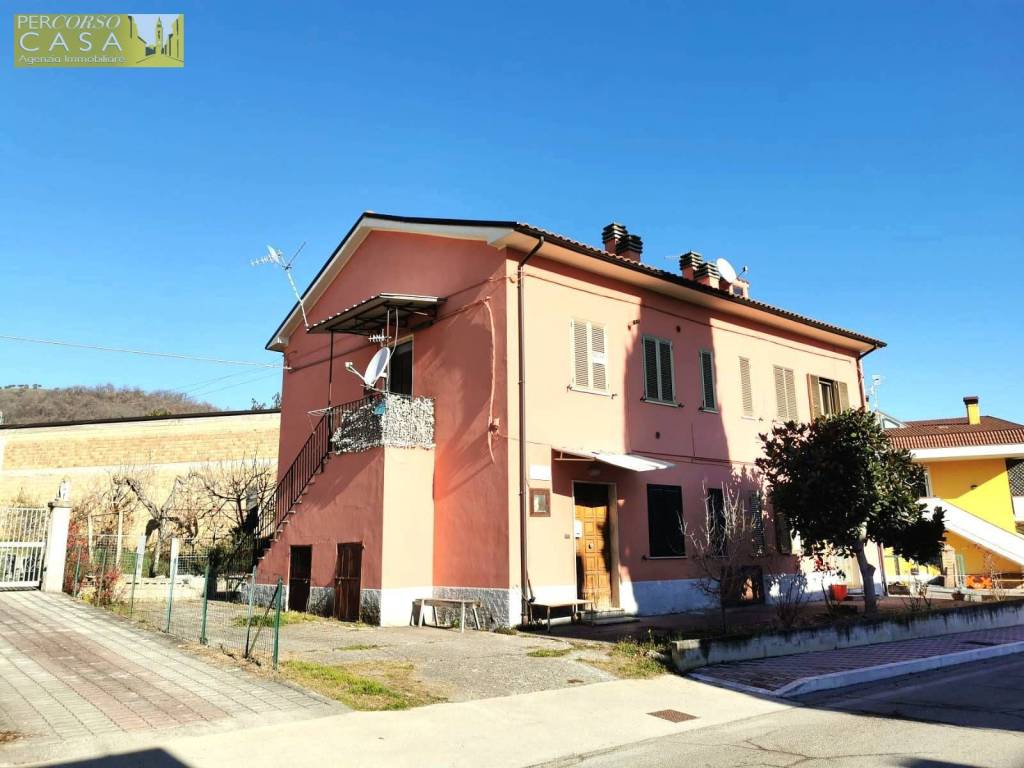 Appartamento a Colledara in Via Comboni - Foto 2