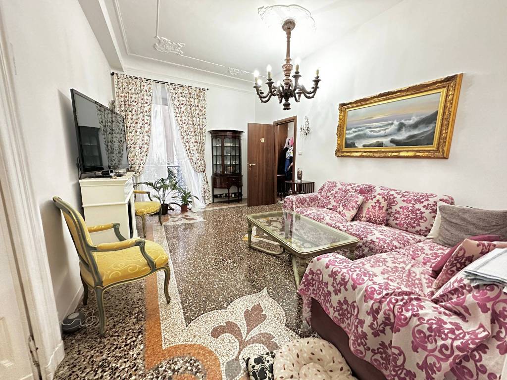 Appartamento a Genova in Corso Carbonara, 5 - Foto 2