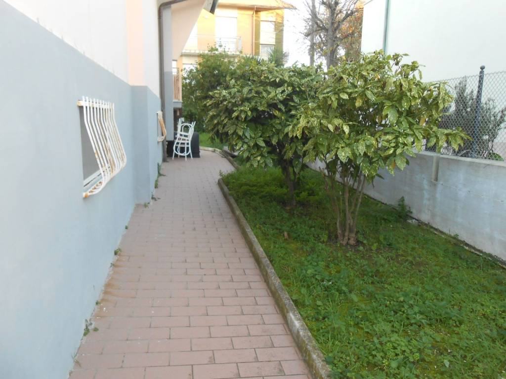 Villa a Mondolfo in Viale Giosuè Carducci, 202 - Foto 3