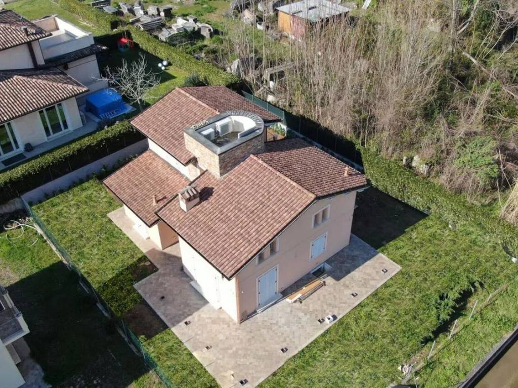 Villa a Pietrasanta in Via I Maggio - Foto 2
