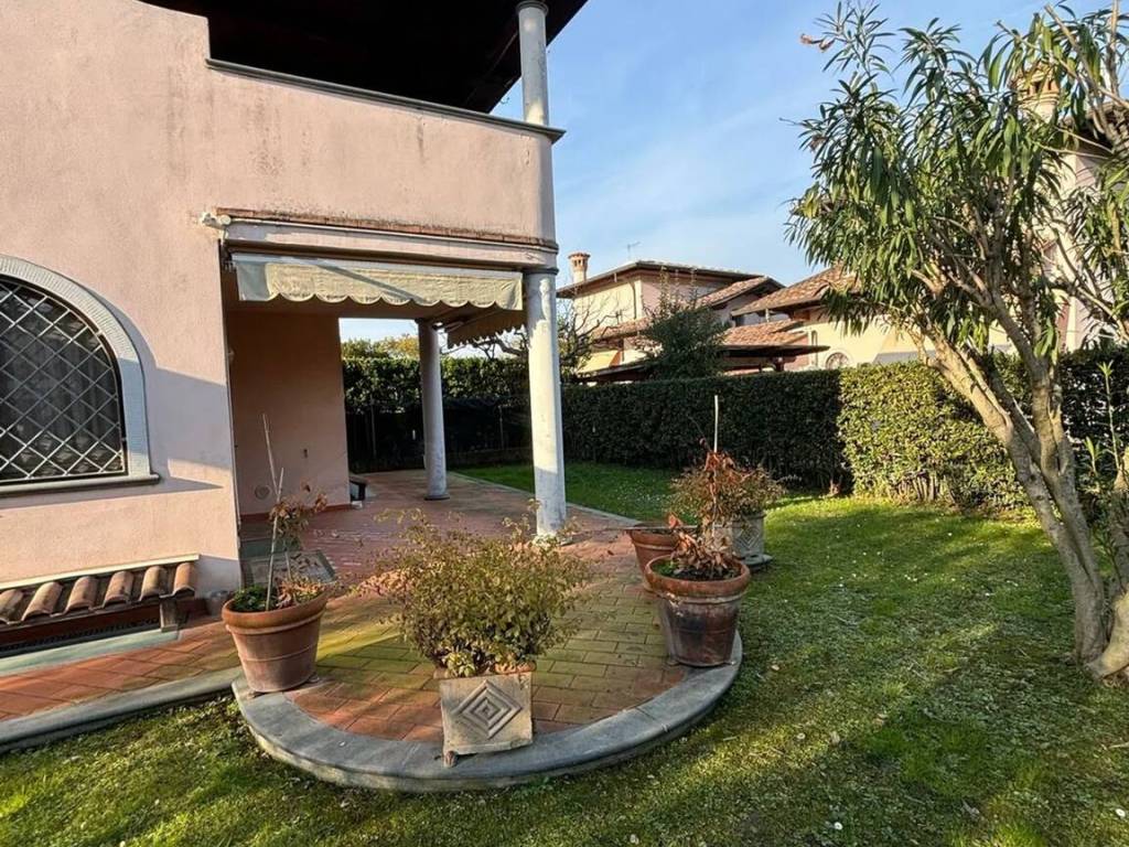 Villa a Pietrasanta in Via Ficalucci - Foto 4