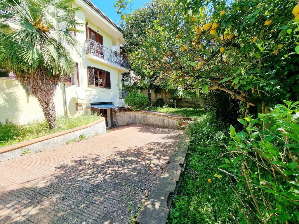 Villa a Caserta in Via Montelungo, 13 - Foto 2