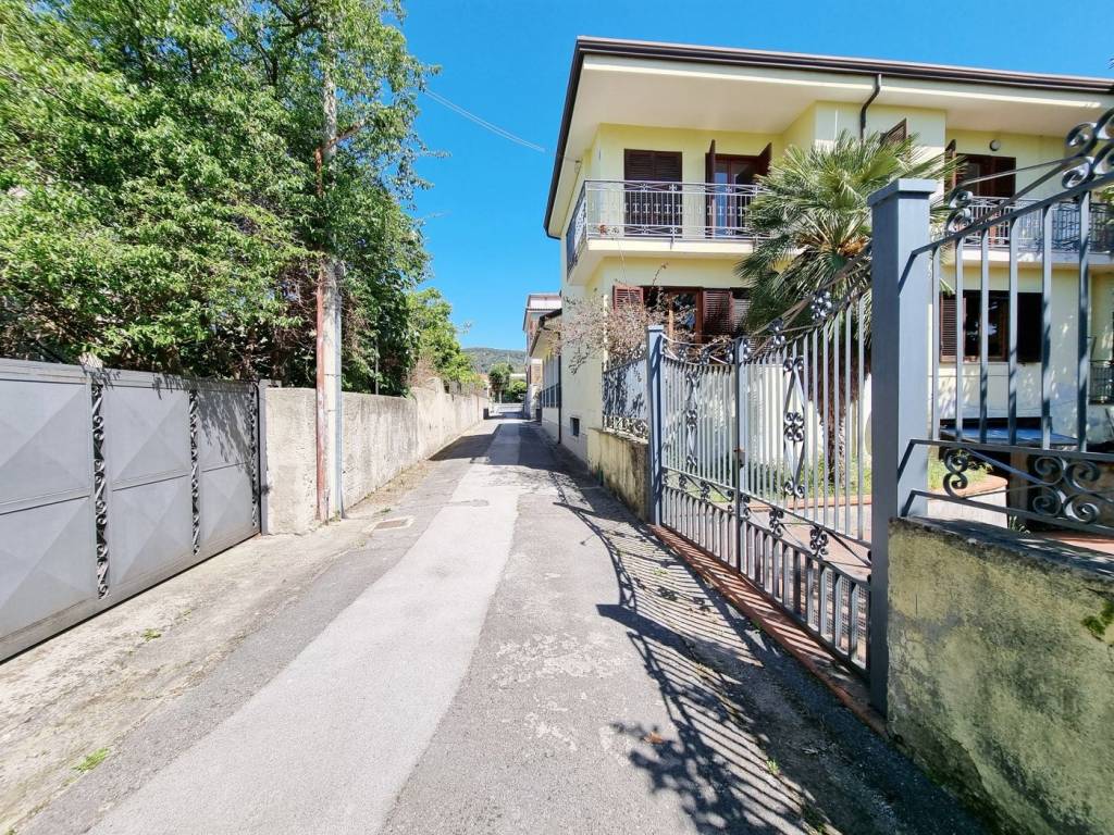 Villa a Caserta in Via Montelungo, 13 - Foto 3