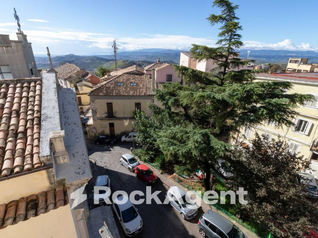 Appartamento a Catanzaro in Largo Raffaele Marincola Cattaneo, 22 - Foto 3