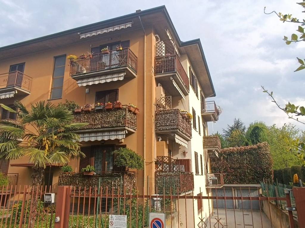 Appartamento a Cassano magnago in Via Giacomo Puccini, 27 - Foto 2