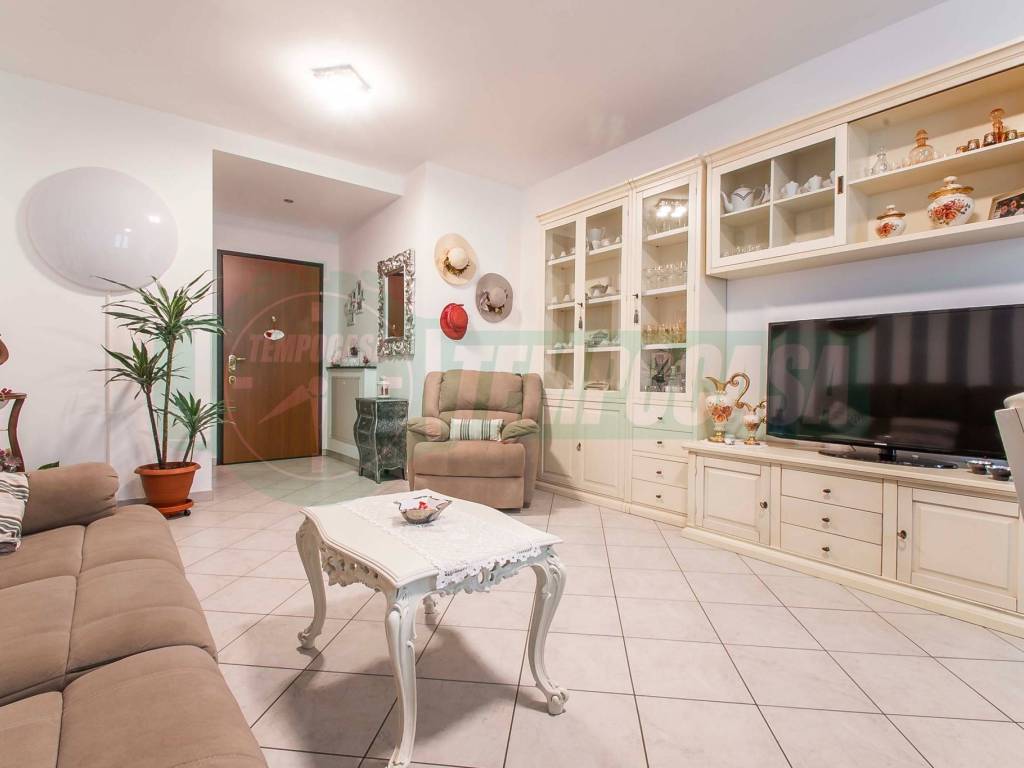 Appartamento a Tradate in Via Campi Lunghi, 11 - Foto 2