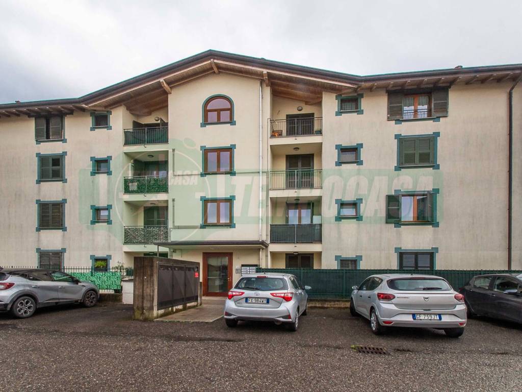 Appartamento a Tradate in Via Campi Lunghi, 11 - Foto 3