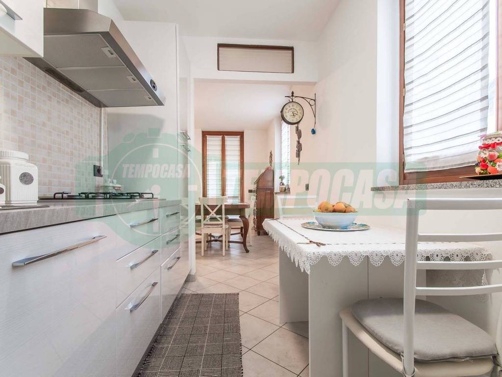 Appartamento a Tradate in Via Campi Lunghi, 11 - Foto 5