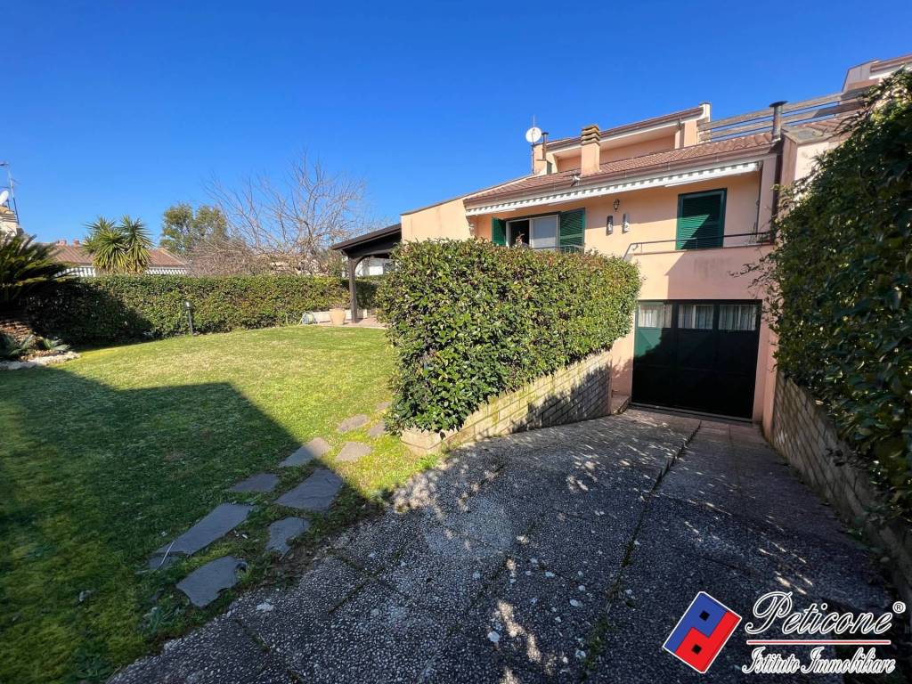 Villa a Fondi in VIA DELLA POIANA - Foto 2