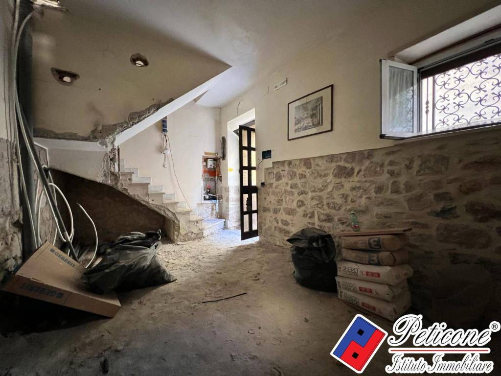 Appartamento a Fondi in Via Vespasiano Gonzaga - Foto 3