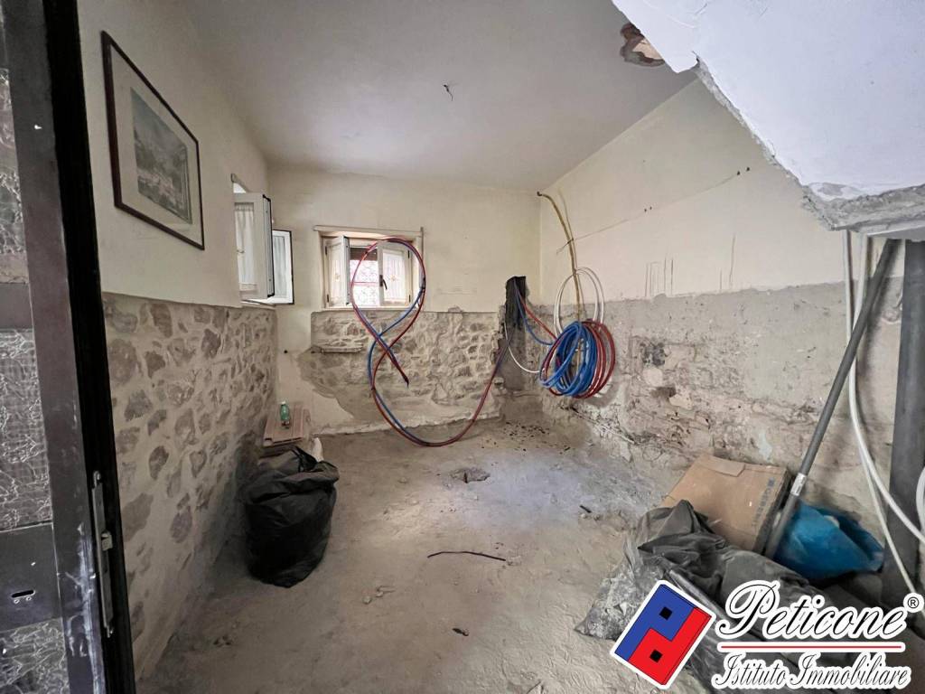 Appartamento a Fondi in Via Vespasiano Gonzaga - Foto 4