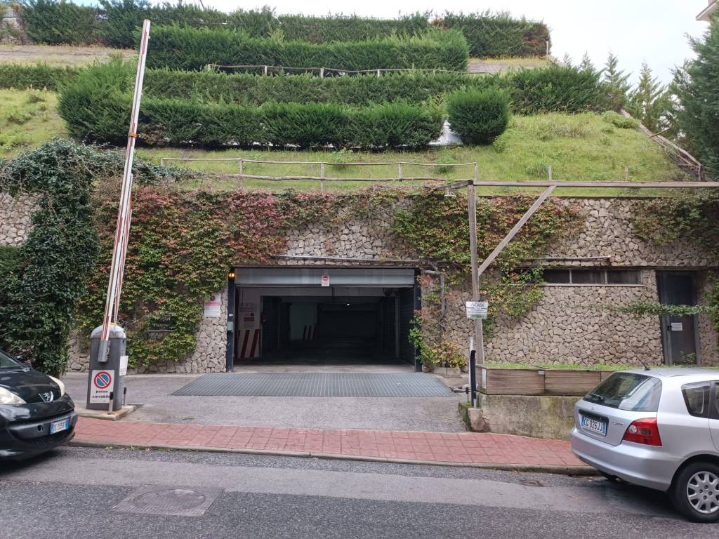 Box / garage a Salerno in Via Camillo Sorgente, 70 - Foto 2