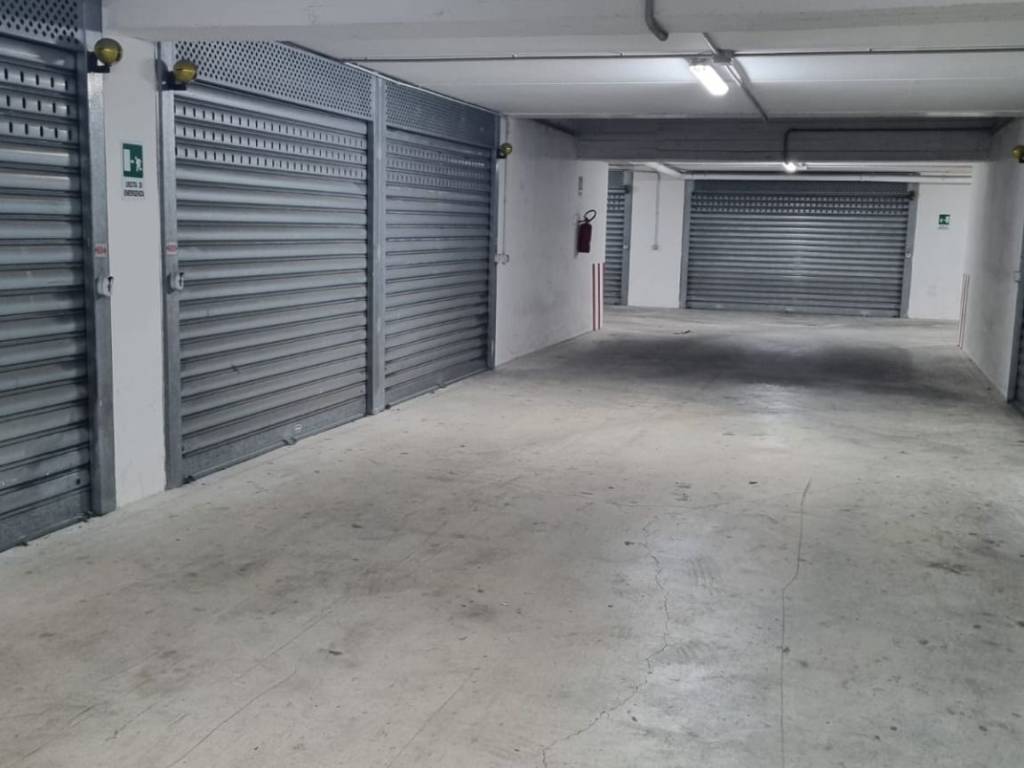 Box / garage a Salerno in Via Camillo Sorgente, 70 - Foto 3