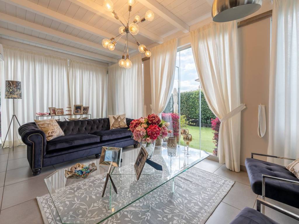 Villa a Forte dei marmi in Via Martiri della Sassaia, 2 - Foto 2