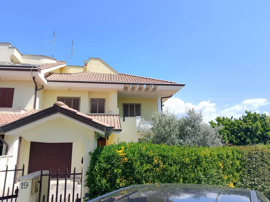 Villa a Latina in Via Gorgia - Foto 2