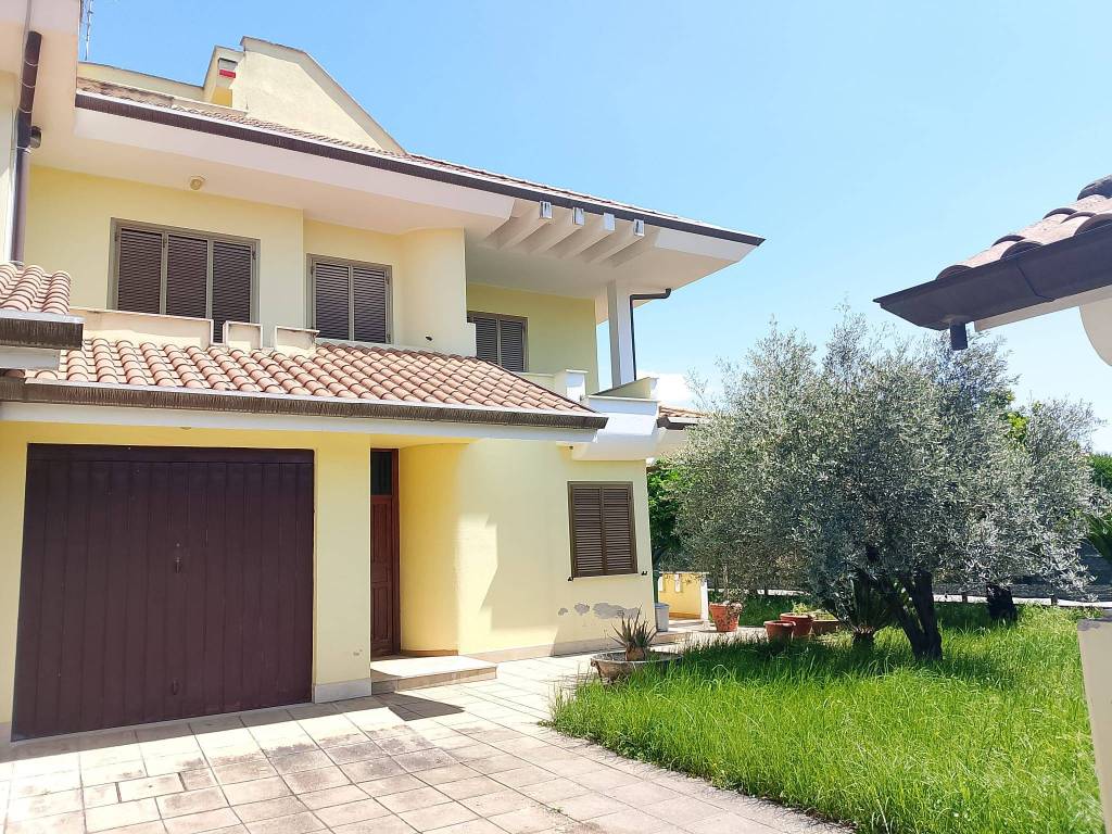 Villa a Latina in Via Gorgia - Foto 3