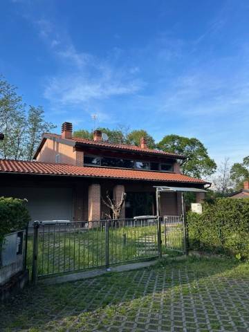 Villa a Casatenovo in Via Giuseppe Verdi, 20 - Foto 2