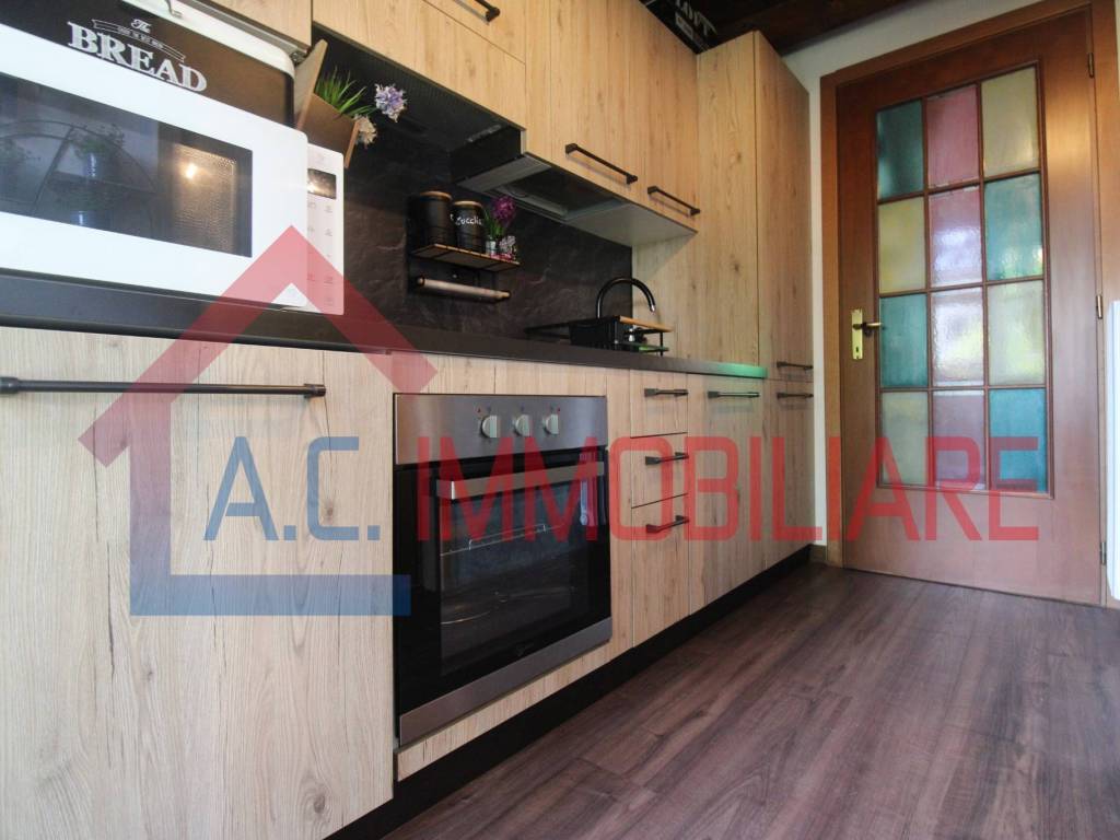 Appartamento a Vergiate in Via Armando Diaz - Foto 4