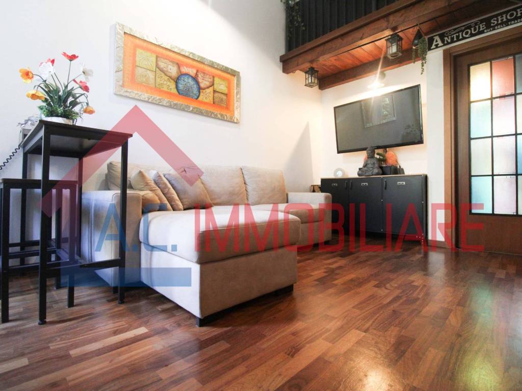 Appartamento a Vergiate in Via Armando Diaz - Foto 5