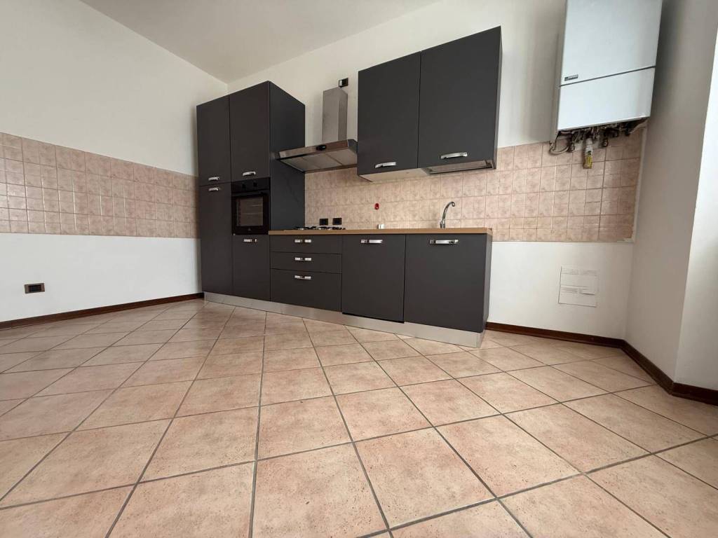 Appartamento a Gavirate in Via Cornelio Rovera, 38 - Foto 2