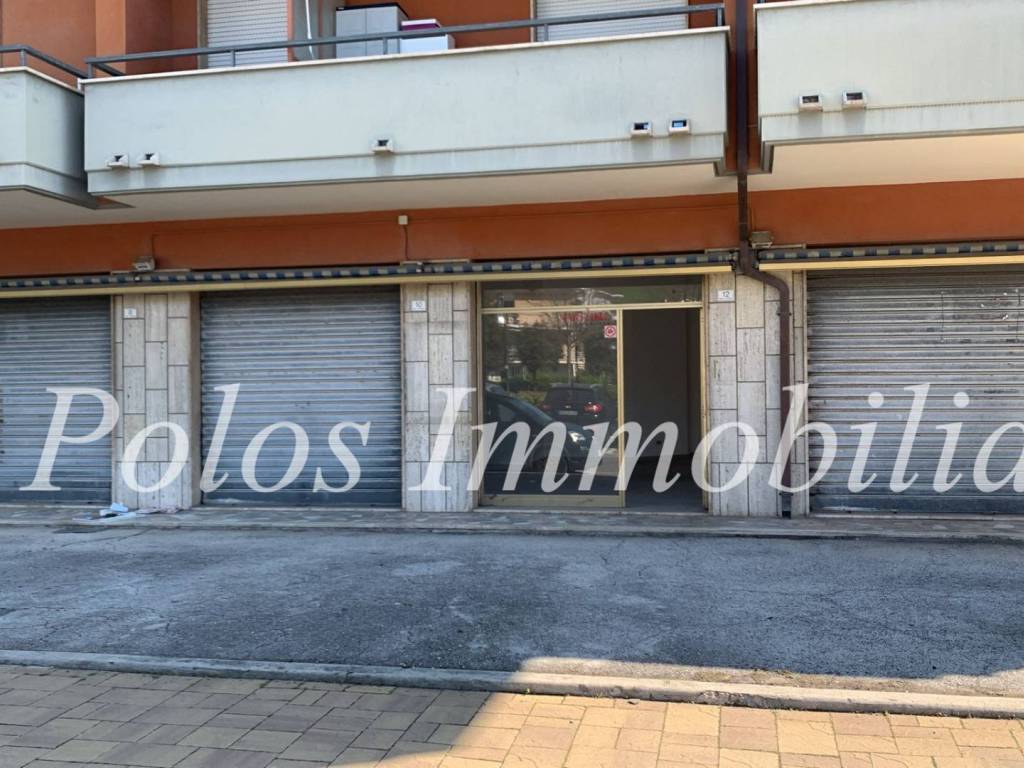Immobile a Porto san giorgio in Viale Francesco Petrarca, 12 - Foto 2