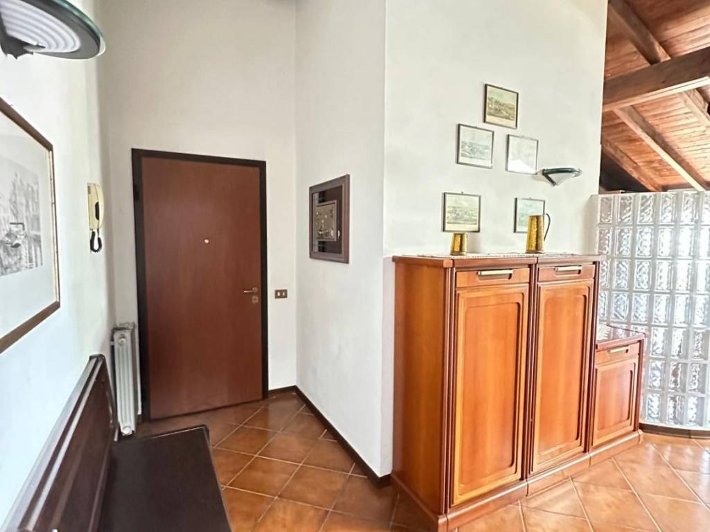 Appartamento a Gavirate in Via Alfio Paolo Graziani, 8 - Foto 3