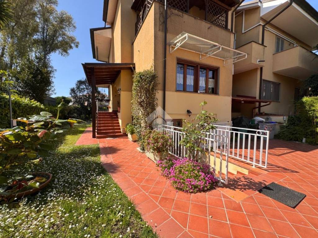 Villa a Latina in Via Amyclae, 28 - Foto 2