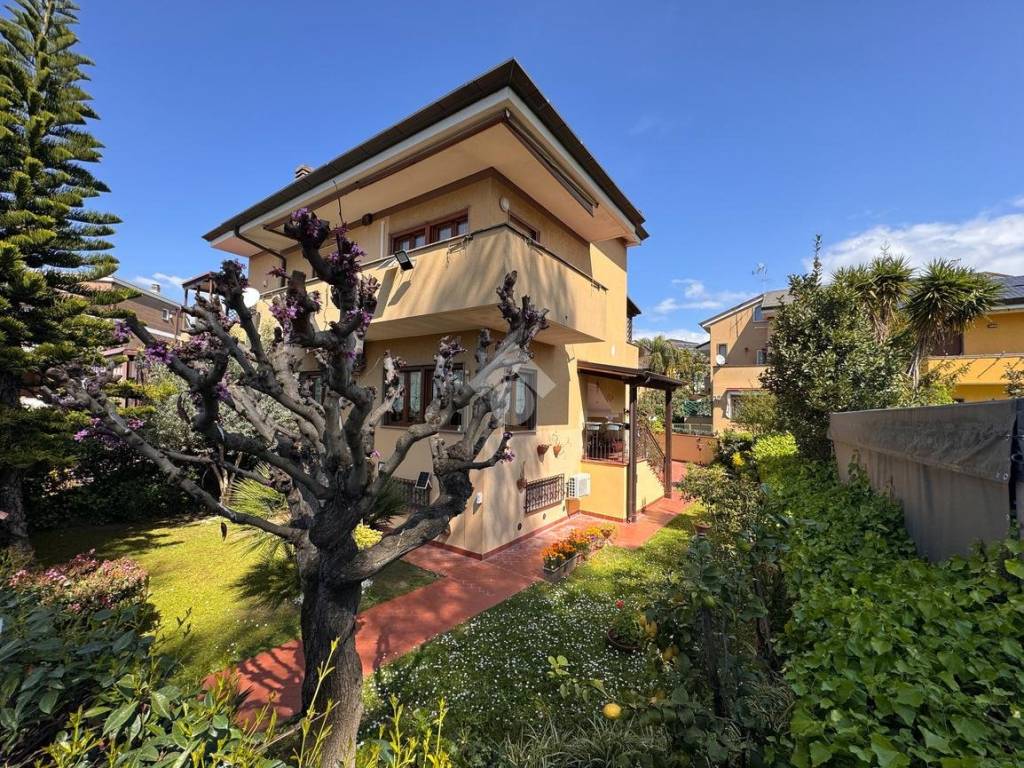 Villa a Latina in Via Amyclae, 28 - Foto 4