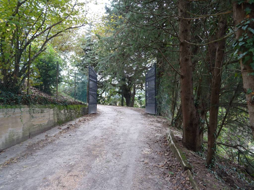 Villa a Fabriano in Via Don Giovanni Minzoni - Foto 2