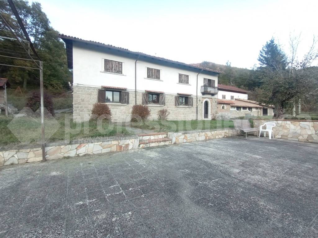 Palazzo / stabile a San pietro avellana in Strada Interpoderale Vicinale Capo Divandra - Foto 5