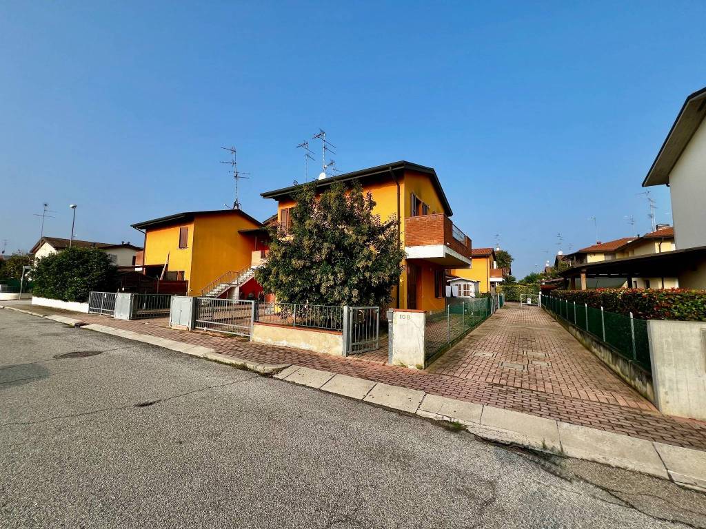 Casa indipendente a Alfonsine in Via Officine Marini, 10 - Foto 2