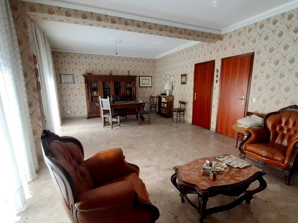 Palazzo / stabile a Lamezia terme in Via Guglielmo Marconi, 14 - Foto 2