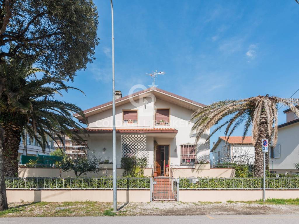 Villa a Fano in Via Giovanni Cena, 10 - Foto 2