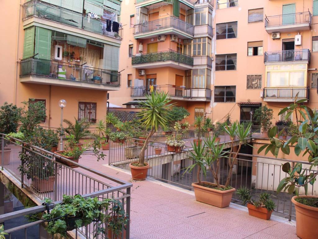 Appartamento a Portici in Via Gaetano Poli, 76 - Foto 2
