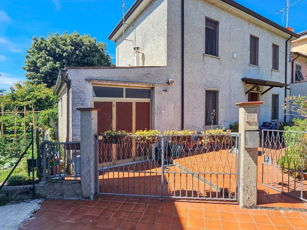 Villa a Sarzana in Via Paolo Diana - Foto 2