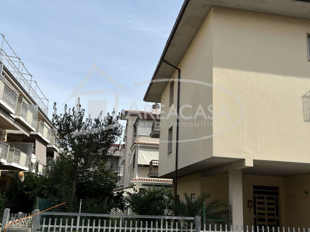 Villa a Alba adriatica in Via Arno, 68 - Foto 3